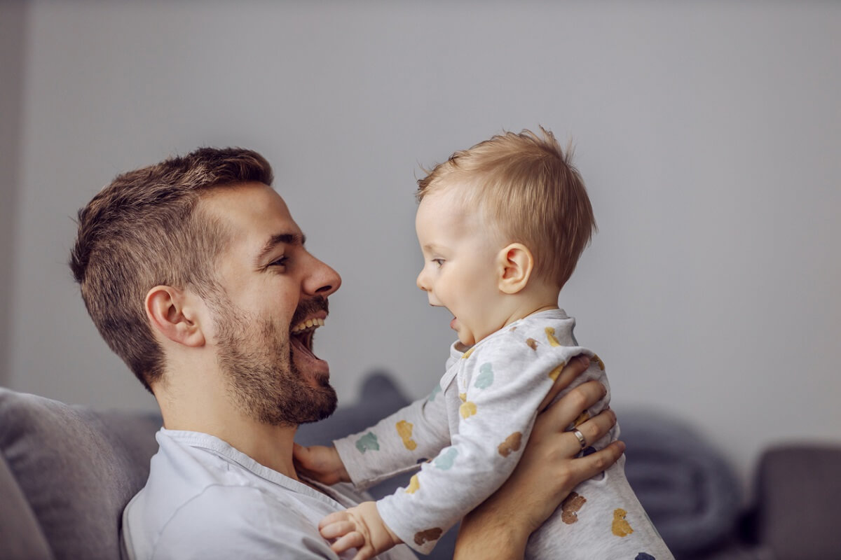 Read more about the article Qual é o papel do pai nos primeiros 12 meses de vida de um bebê?